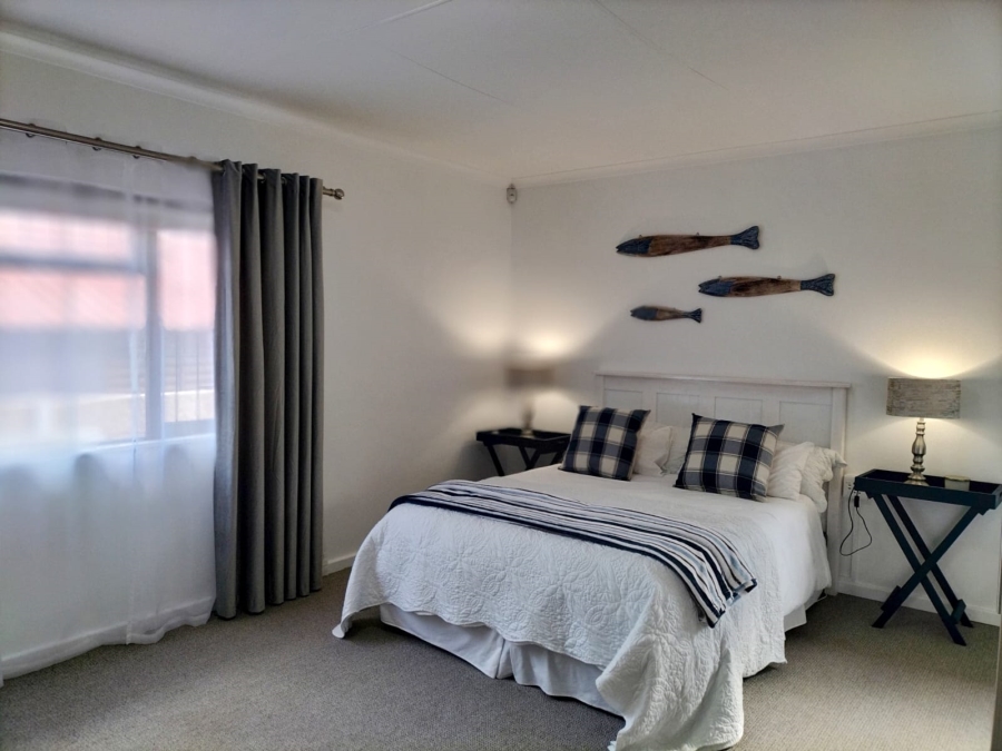 5 Bedroom Property for Sale in Fraaiuitsig Western Cape